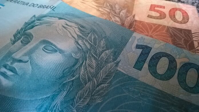 money-2387280_1280 nota de 100 e 10 reais